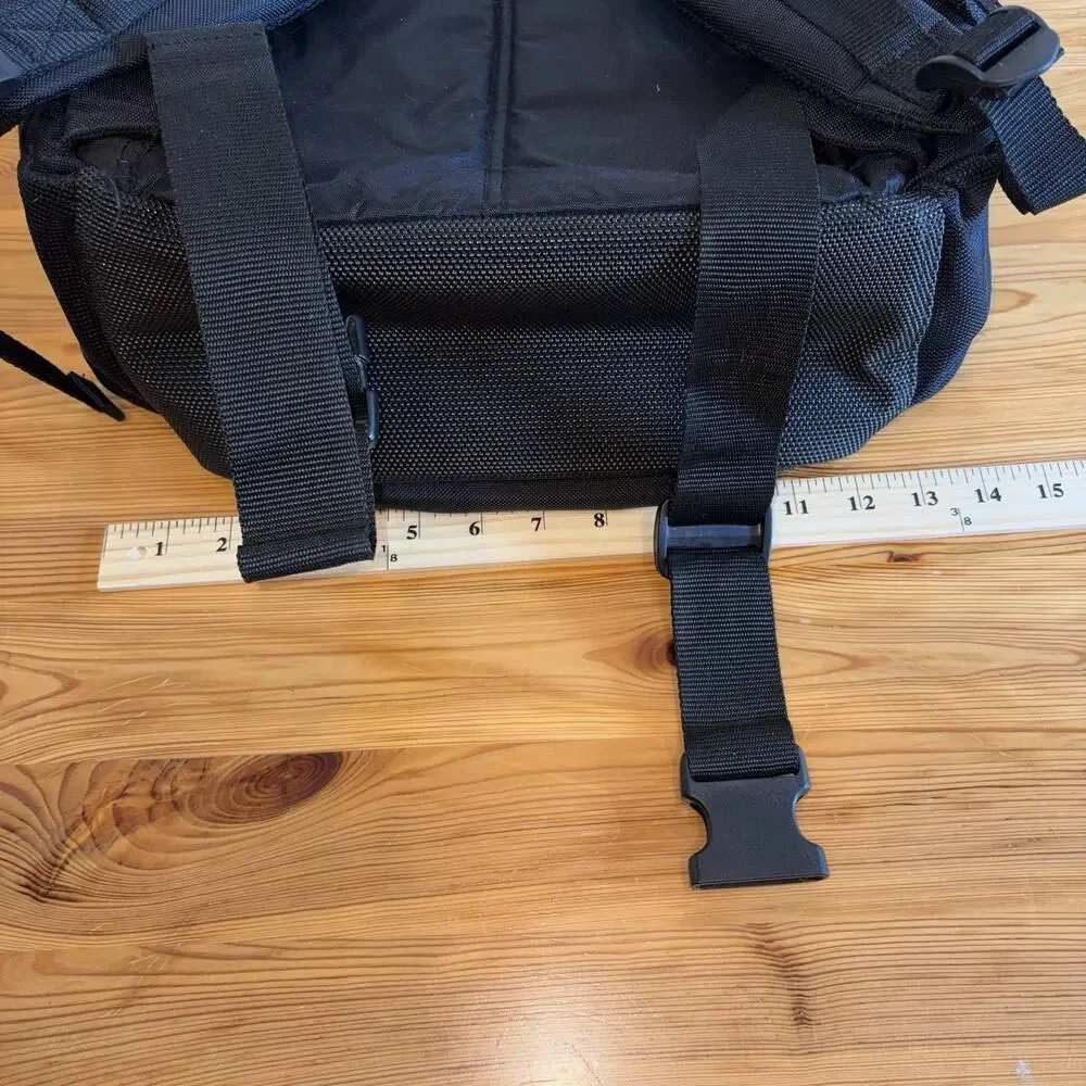 Targus Black Laptop Backpack with 3 Areas & Padded Laptop Section - EUC